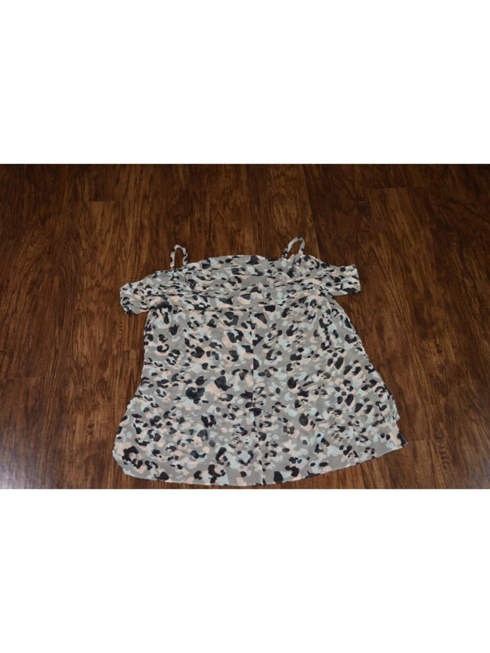 Women's Size Small Cabi Shirt Abstract Tiered Cold Shoulder Leopard Boho Chic